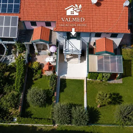 Valmed Vacation Ferienhaus *